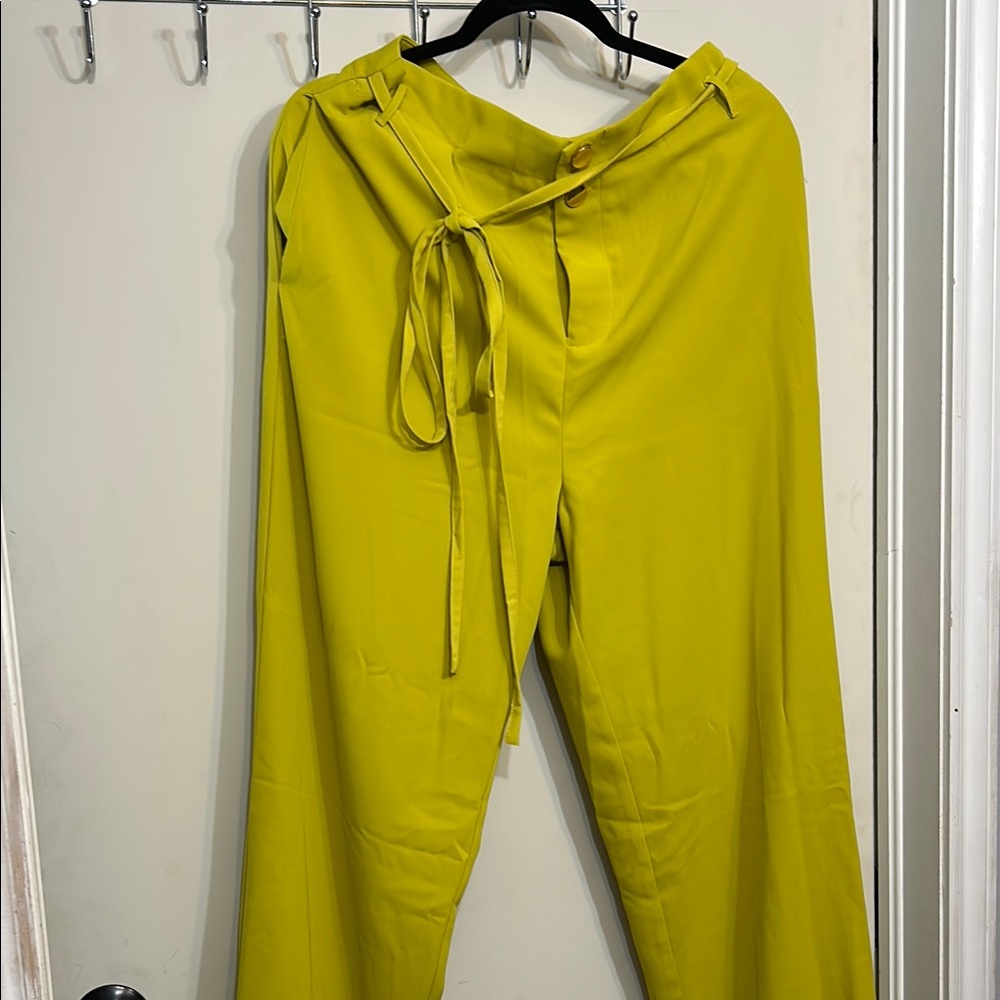Women's Wide-Leg Pants